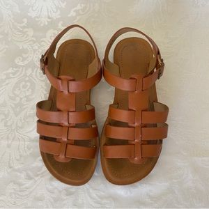 Girls Sandals Natural Brown strap with buckle. Flat bottom